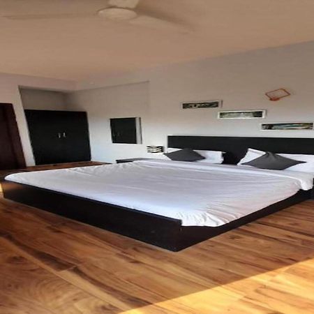 Vrindavan Dreams Hotel And Suites Exterior photo