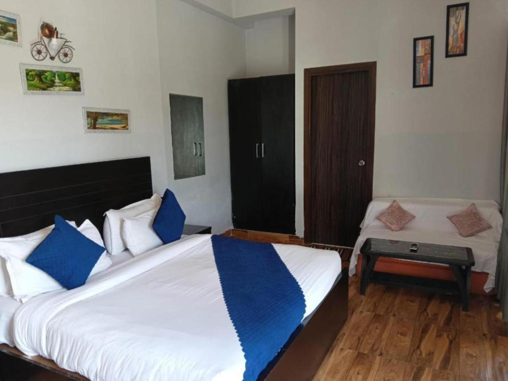 Vrindavan Dreams Hotel And Suites Exterior photo