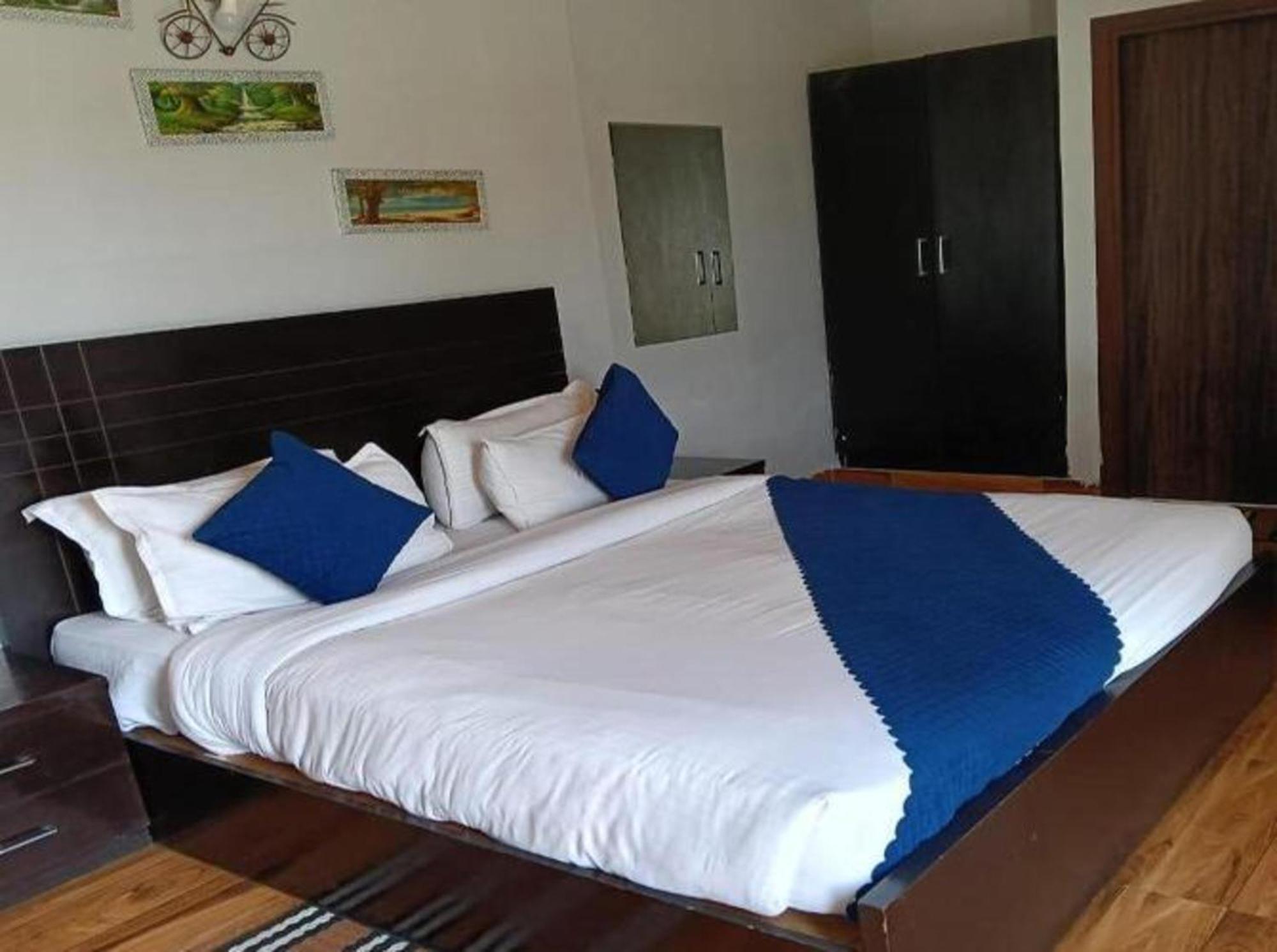 Vrindavan Dreams Hotel And Suites Exterior photo