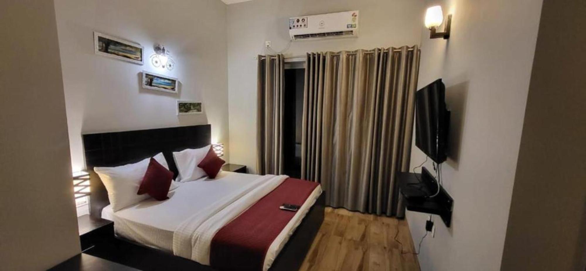 Vrindavan Dreams Hotel And Suites Exterior photo