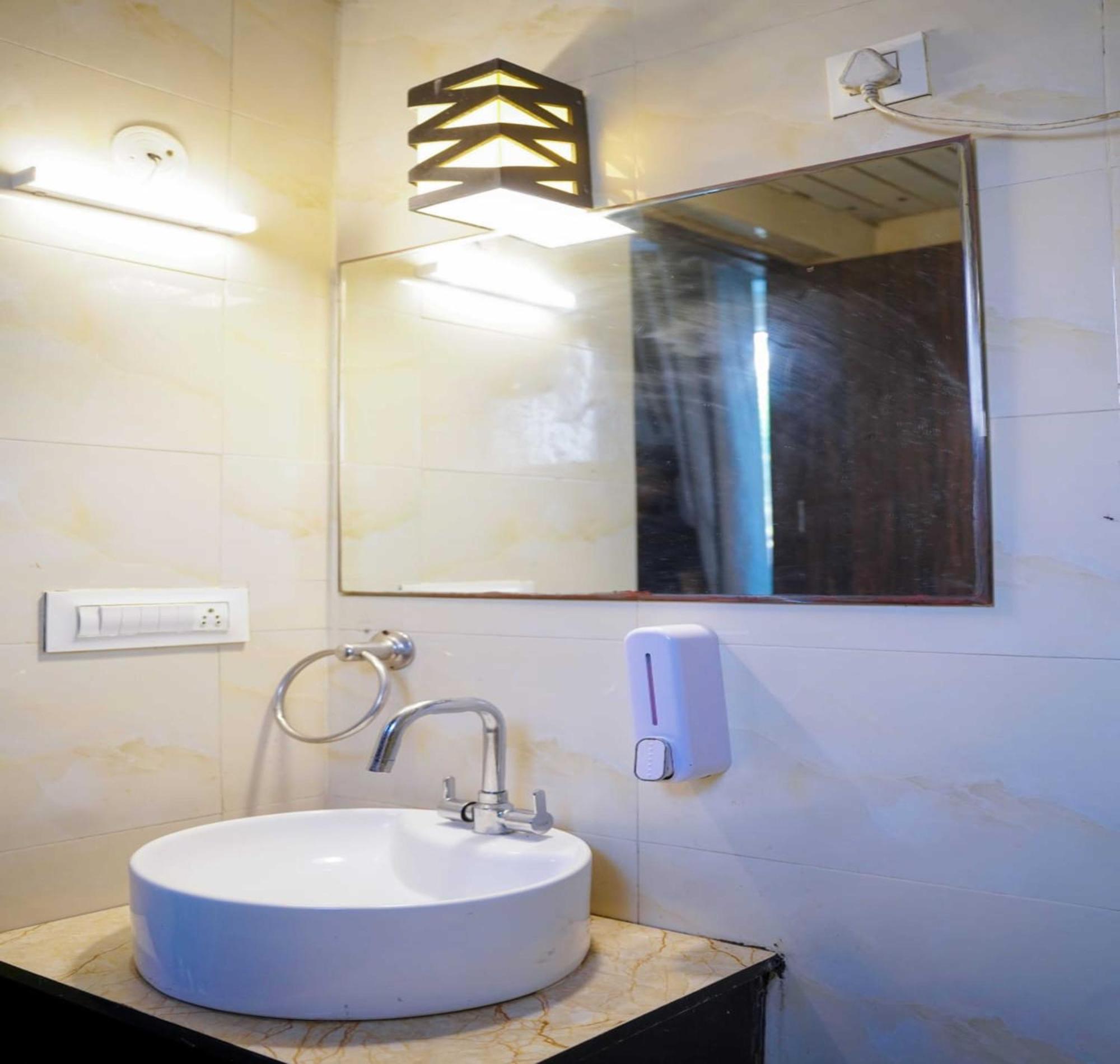 Vrindavan Dreams Hotel And Suites Exterior photo